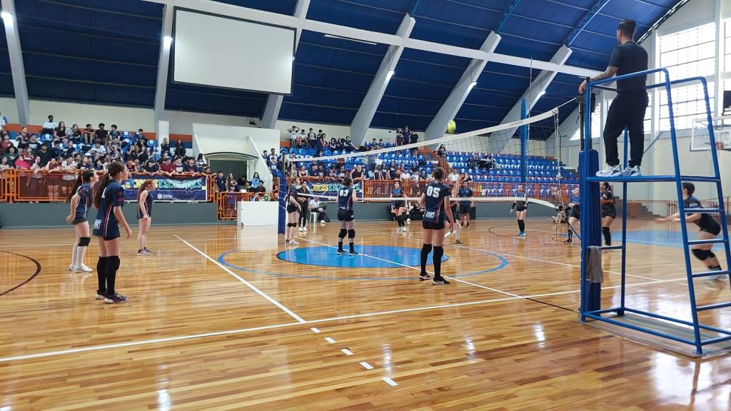 Finais do vôlei nos Jogos Escolares 2026 reúnem mais de mil pessoas no Vô Lucato; veja resultados