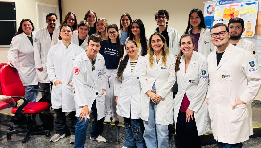 Alunos da Mandic Limeira promovem ação de prevenção à hepatite B no Hospital Humanitária