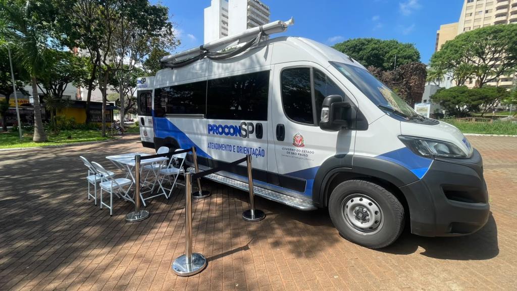 Unidade Móvel do Procon SP oferece atendimento na Praça Toledo Barros até sexta-feira (23)