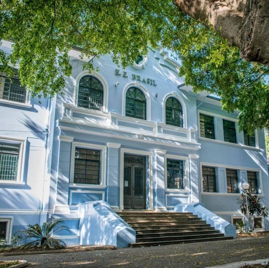 Prefeitura realiza poda de árvores no Largo José Bonifácio neste sábado (24)