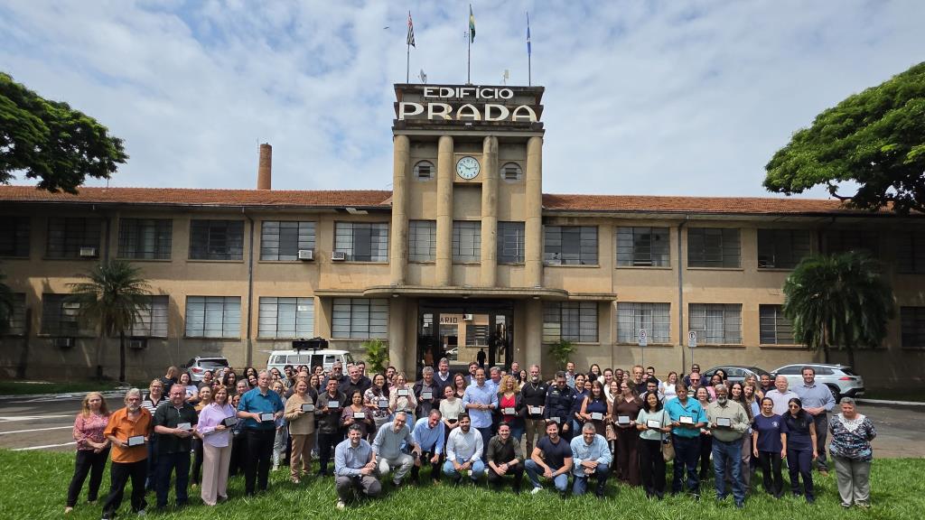 Prefeitura homenageia servidores com décadas de dedicação a Limeira